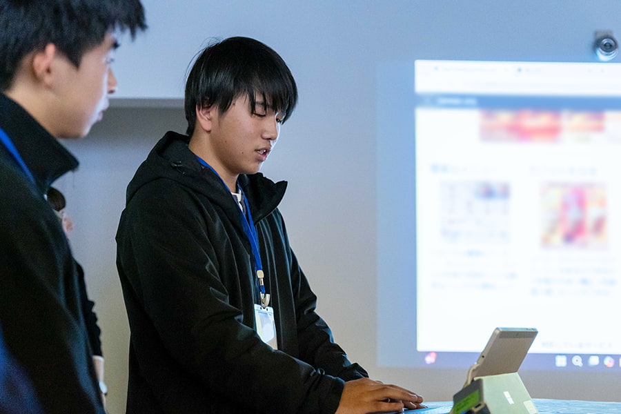 自分で作ったWebサイトについて発表